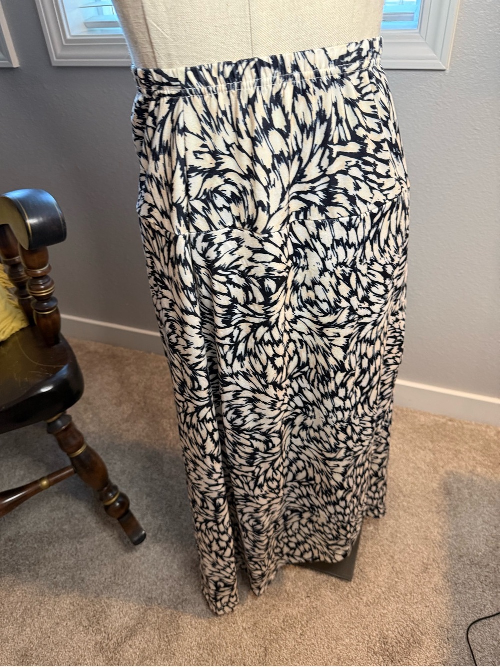 Unk Cream and Black Swirl-Print Maxi Skirtyù